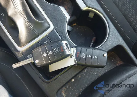 2020 Kia Sportage Lx z USA, uszkodzony, nr VIN KNDPMCAC1L7628948